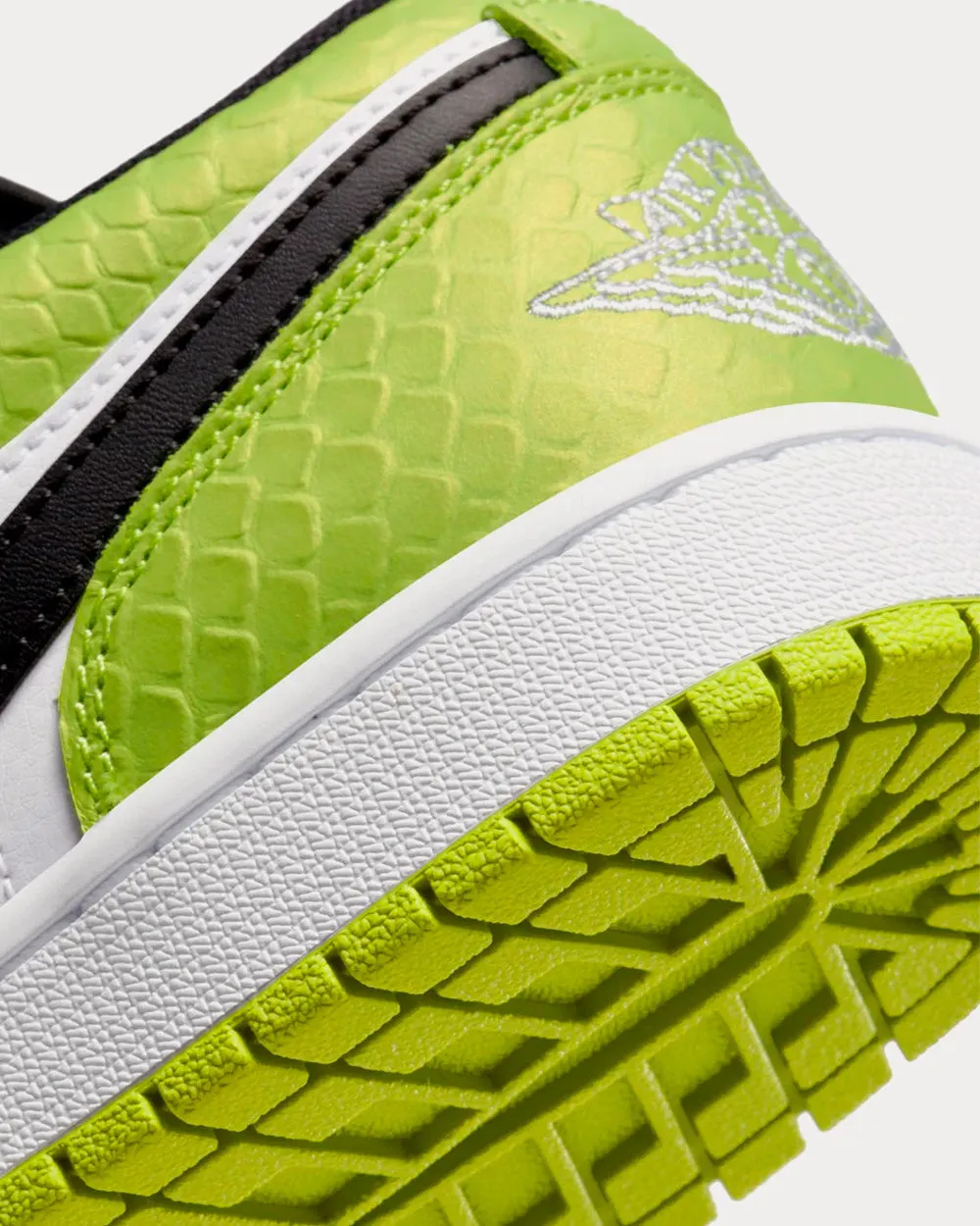 Air Jordan 1 Low SE Vivid Green / Black / White Low Top Sneakers