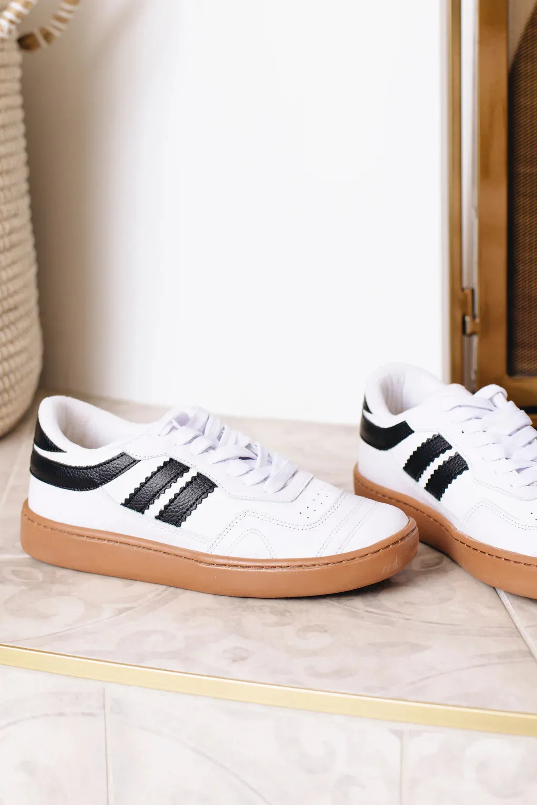 Maker's Miel 72 Sneakers | Black & White