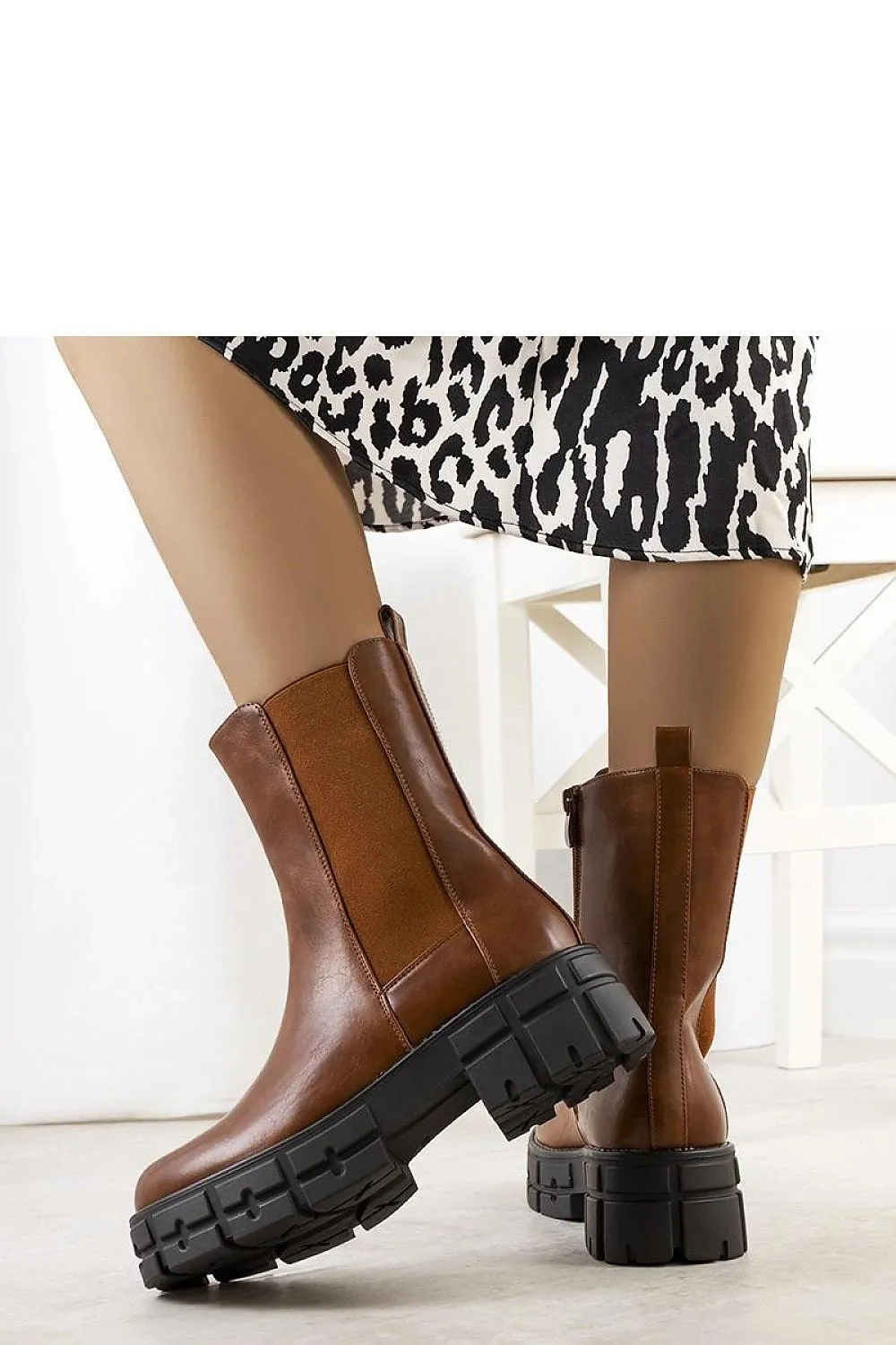 Women's brown upper high sole boots